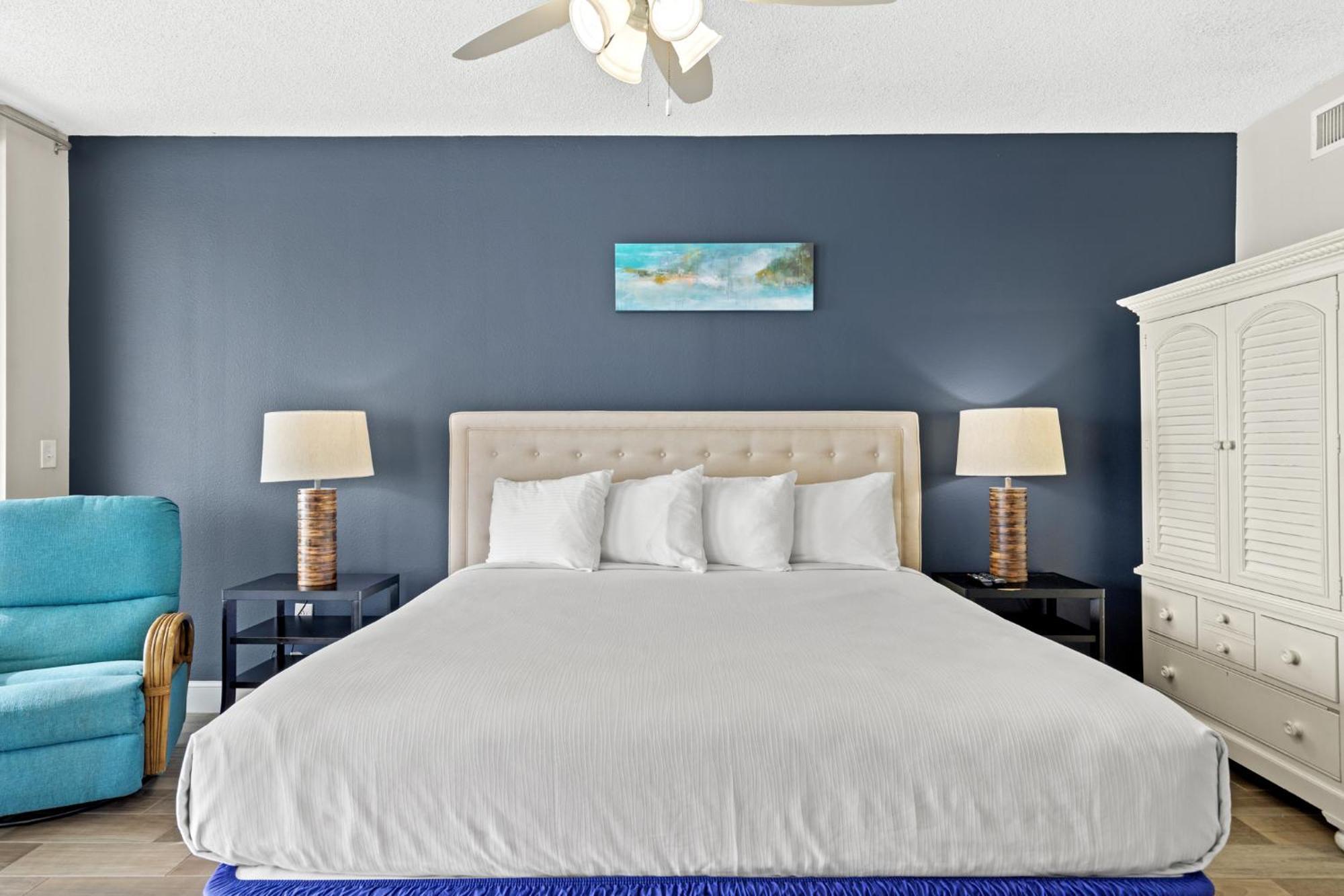 Official Majestic Beach Resort - Over 60 Units - All Ocean Front, Panama City Beach, Fl Chambre photo