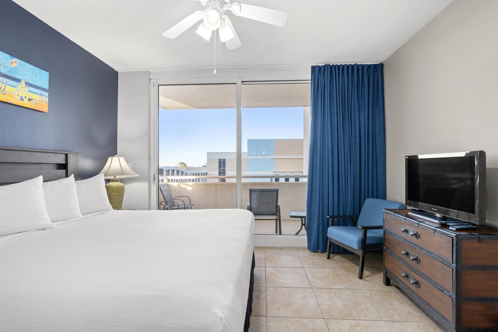 Official Majestic Beach Resort - Over 60 Units - All Ocean Front, Panama City Beach, Fl Chambre photo