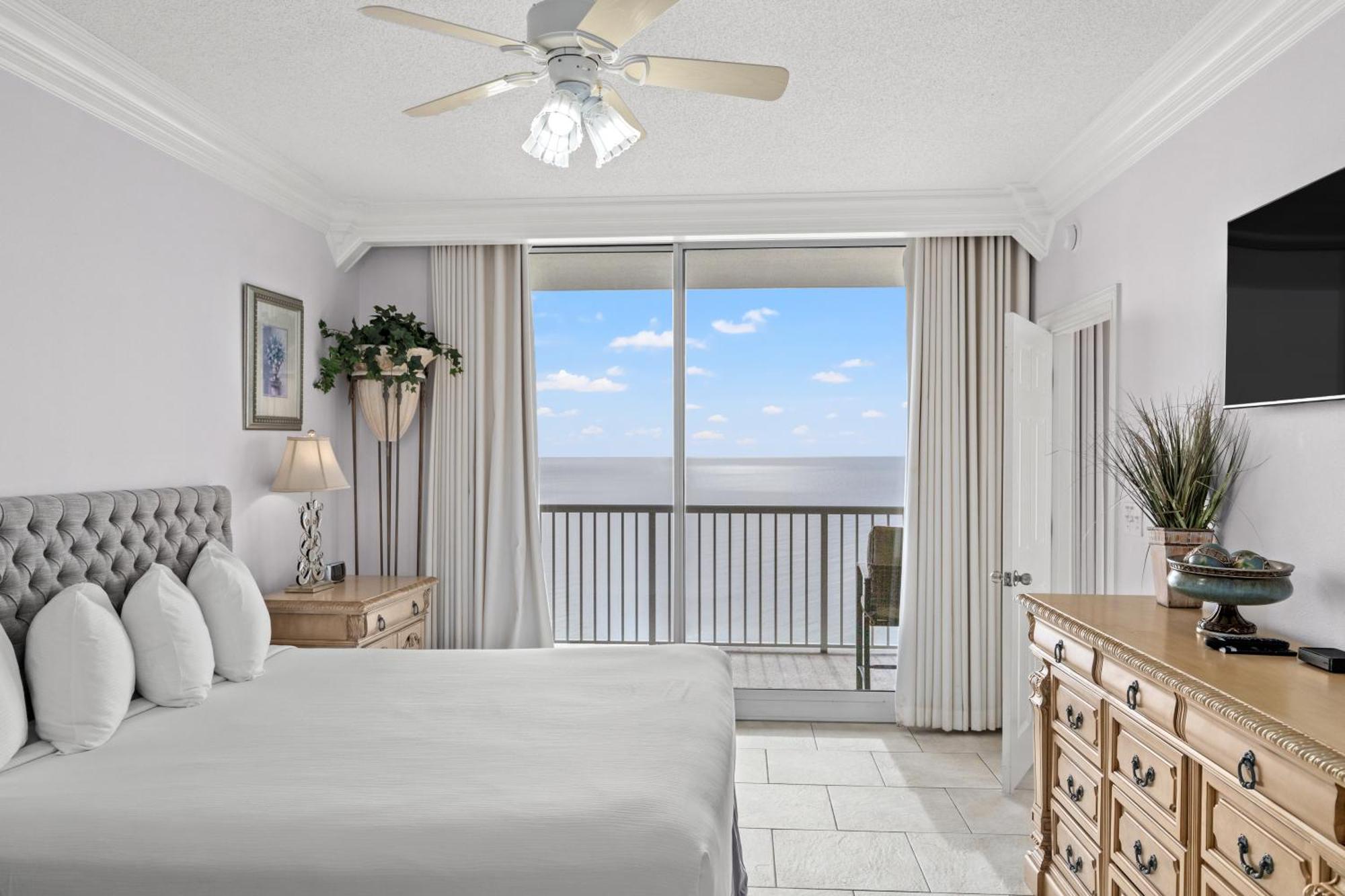 Official Majestic Beach Resort - Over 60 Units - All Ocean Front, Panama City Beach, Fl Chambre photo