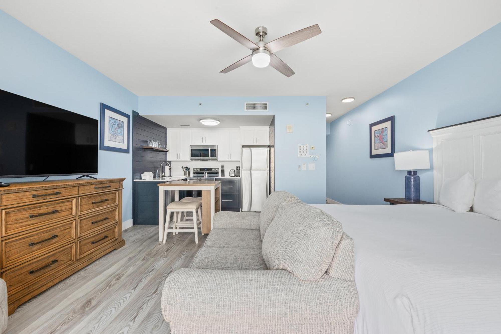 Official Majestic Beach Resort - Over 60 Units - All Ocean Front, Panama City Beach, Fl Chambre photo