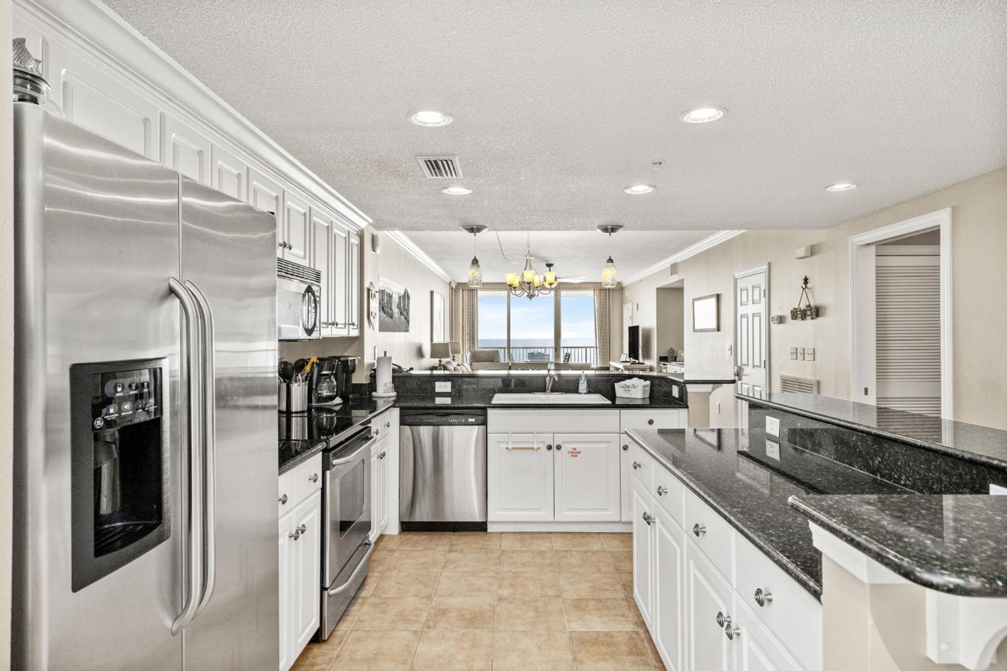 Official Majestic Beach Resort - Over 60 Units - All Ocean Front, Panama City Beach, Fl Chambre photo